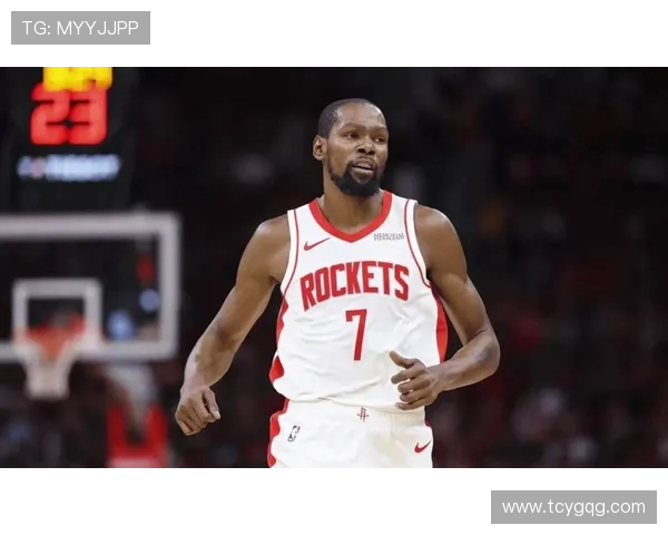 杜兰特赞阿门与谢泼德控卫表现智慧与比赛阅读能力显著提升